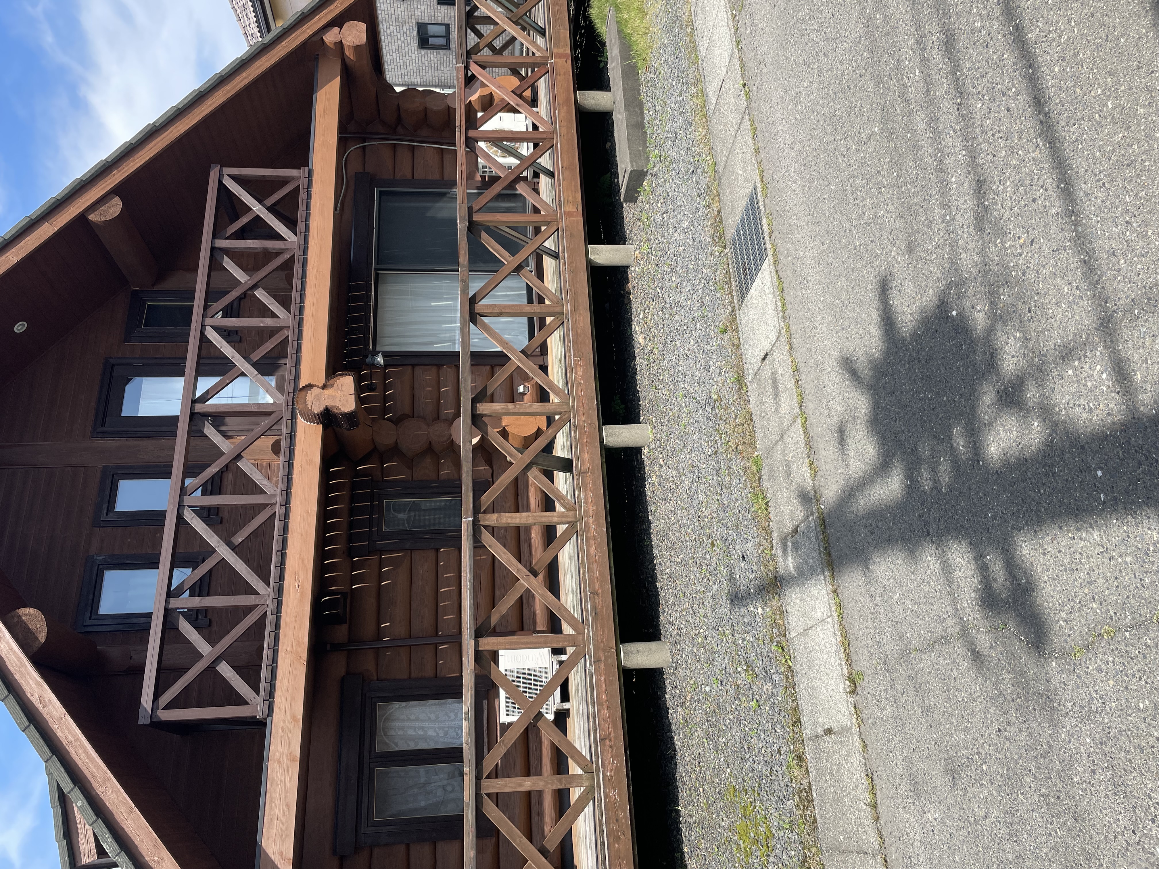 敦賀市でのリフォーム前の庭と古いウッドデッキ